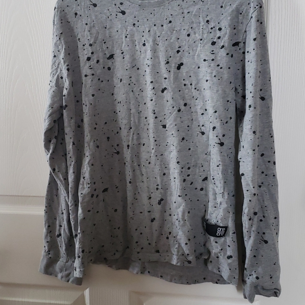 Long sleeve cotton tshirt.